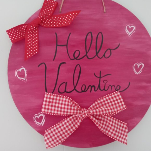 12" Round Hot Pink/Fuscia Valentine's Door Hanger, Welcome Sign, Farmhouse Style - Picture 2 of 2